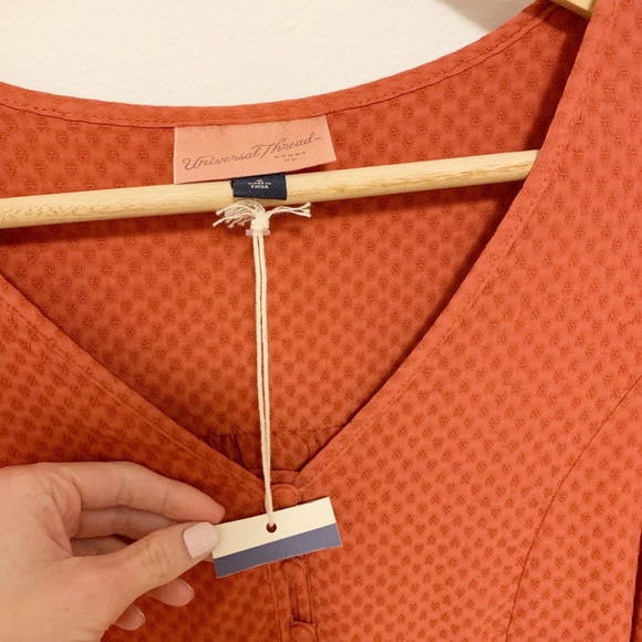 NEW Universal Thread V Neck Button Wide Sleeve Top Small - Picture 4 of 6